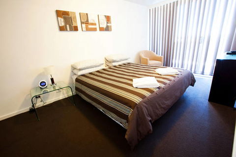 B7 Honeysuckle Apartments - Holiday Sunshine Coast 3