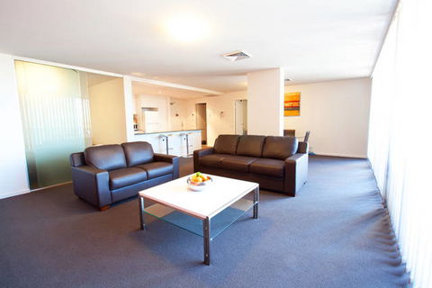 B7 Honeysuckle Apartments - Holiday Sunshine Coast 8