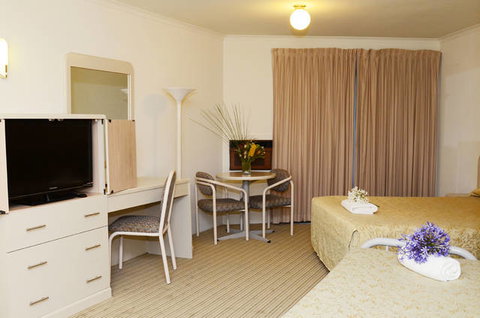 Motel 10 - Sunshine Coast Tourism 3