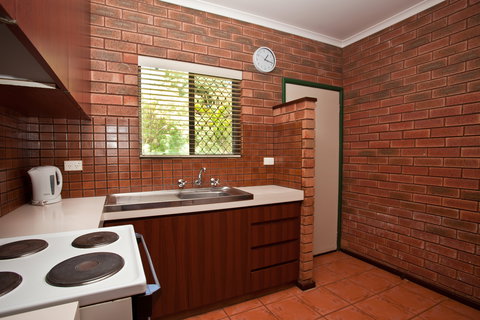 Bayside Holiday Apartments - Sunshine Coast Tourism 6