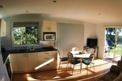 Beach Cabins Merimbula - Sunshine Coast Tourism 8