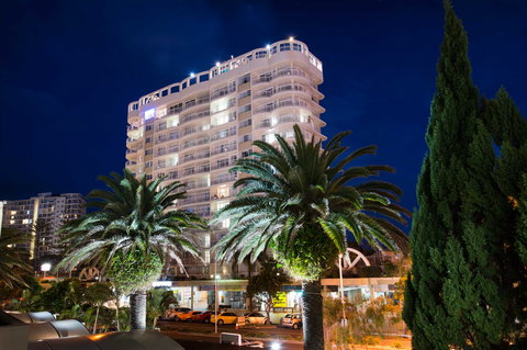 Beachcomber International Resort - Sunshine Coast Tourism 2