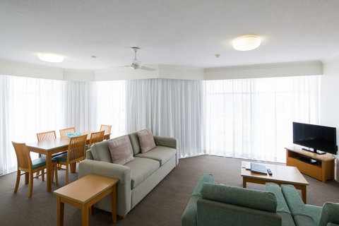 Beachcomber International Resort - Sunshine Coast Tourism 5