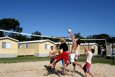 Beachfront Holiday Resort - Sunshine Coast Tourism 4