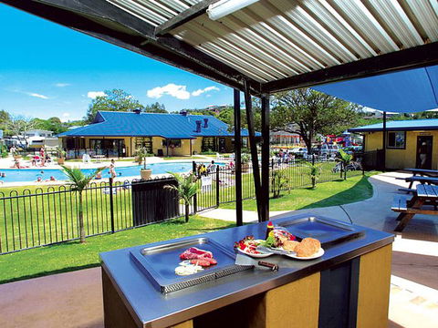 Beachfront Holiday Resort - Sunshine Coast Tourism 6