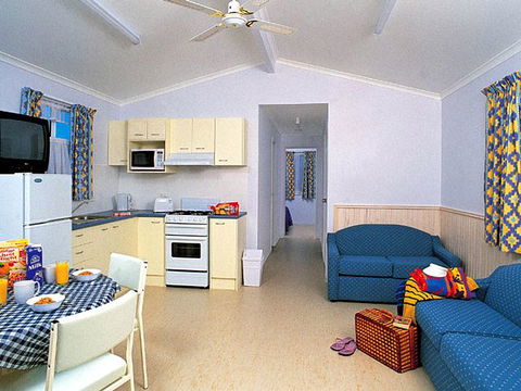 Beachfront Holiday Resort - Sunshine Coast Tourism 7