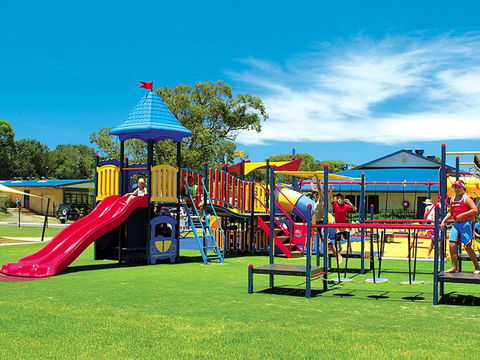 Beachfront Holiday Resort - Sunshine Coast Tourism 8