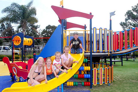 Beachfront Holiday Resort - Sunshine Coast Tourism 11