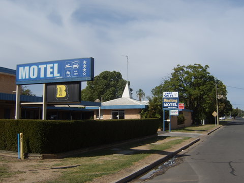 Binalong Motel - Sunshine Coast Tourism 5