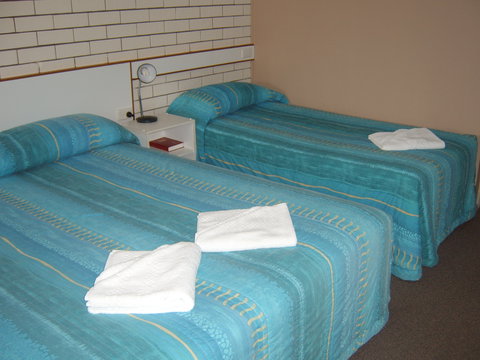 Binalong Motel - Sunshine Coast Tourism 6