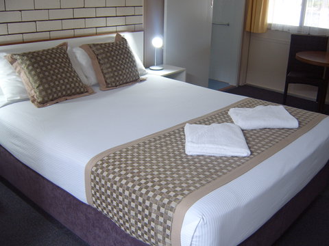Binalong Motel - Sunshine Coast Tourism 7