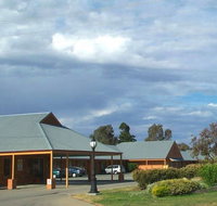 Bishop's Lodge Motor Inn - Holiday Sunshine Coast