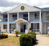 Blue  White Lodge - Sunshine Coast Tourism