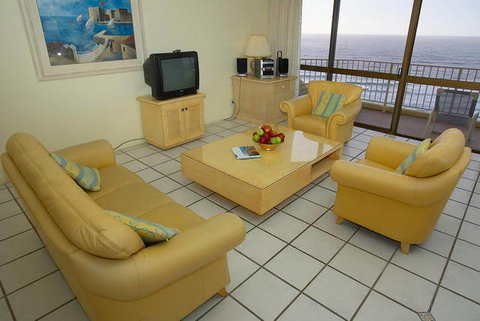 Breakers North - Absolute Beach Front Holiday Apartments - Holiday Sunshine Coast 5