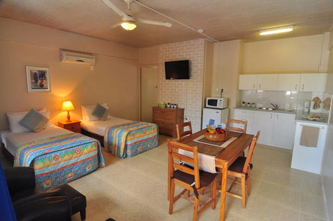 Browns At Broadbeach - Sunshine Coast Tourism 2