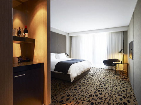 Burbury Hotel - Sunshine Coast Tourism 2