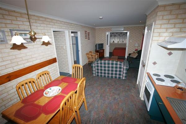 Busselton Villas And Caravan Park - thumb 0