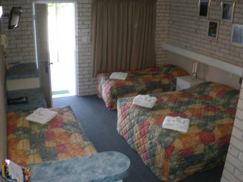 Cara Motel - Sunshine Coast Tourism 3