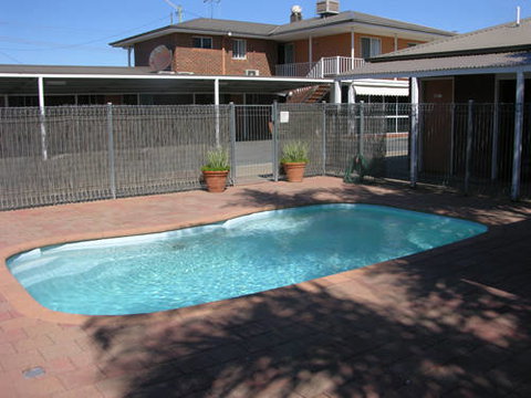 Centrepoint Motel - Sunshine Coast Tourism 1