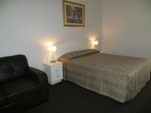 Charters Towers Heritage Lodge Motel - Sunshine Coast Tourism 3