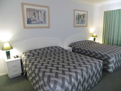 Charters Towers Heritage Lodge Motel - Sunshine Coast Tourism 7