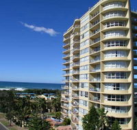 Chateau Royale Beach Resort - Sunshine Coast Tourism