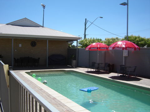 Club Motor Inn - Sunshine Coast Tourism 8