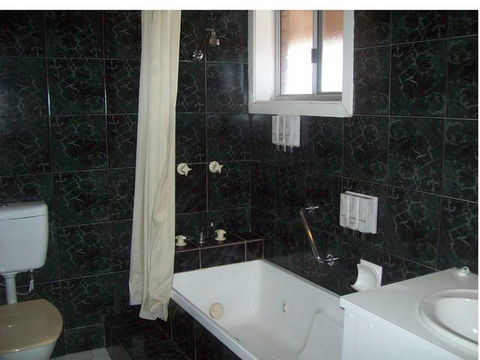 Cobar Motor Inn - Sunshine Coast Tourism 2