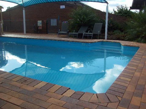 Cobar Motor Inn - Sunshine Coast Tourism 4
