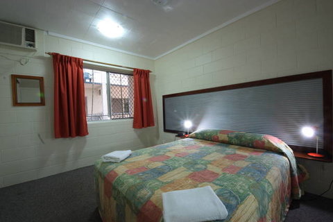 Coconut Grove Holiday Apartments - Holiday Sunshine Coast 3