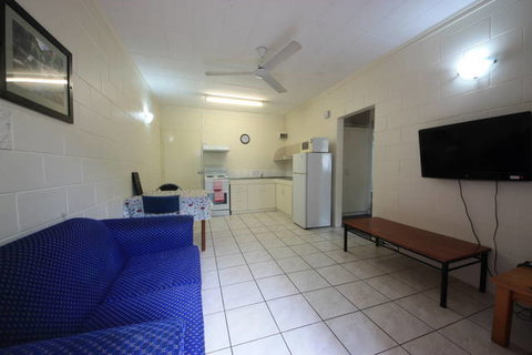 Coconut Grove Holiday Apartments - Holiday Sunshine Coast 4