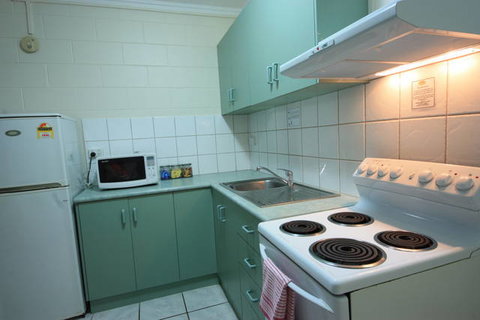 Coconut Grove Holiday Apartments - Holiday Sunshine Coast 7