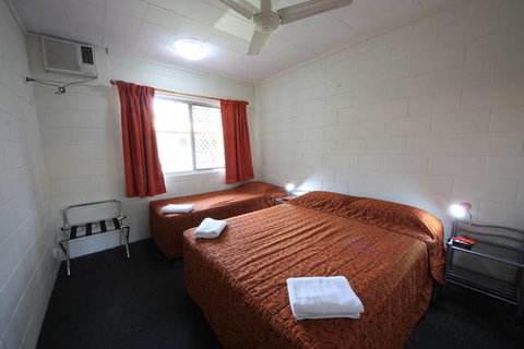 Coconut Grove Holiday Apartments - Holiday Sunshine Coast 9