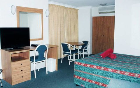Colonial Court Motor Inn - Sunshine Coast Tourism 9