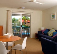 Comfort Inn  Suites Arlia Sands - Holiday Sunshine Coast