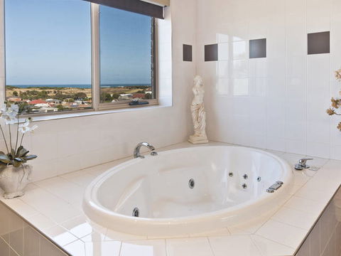 Comfort Inn On Raglan - Sunshine Coast Tourism 1