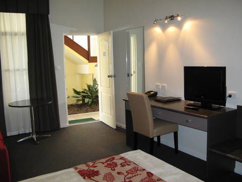 Prince Of Wales Motor Inn - Sunshine Coast Tourism 0