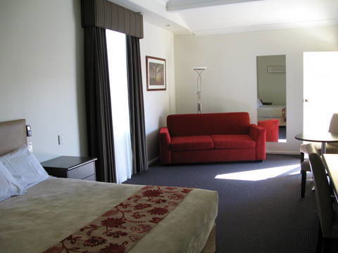 Prince Of Wales Motor Inn - Sunshine Coast Tourism 3