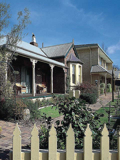 Country Comfort Armidale - Sunshine Coast Tourism 0