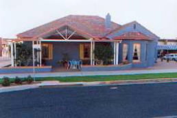 Court Street Motel - Sunshine Coast Tourism 0