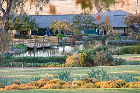 Cowra Crest Motel - Holiday Sunshine Coast 0