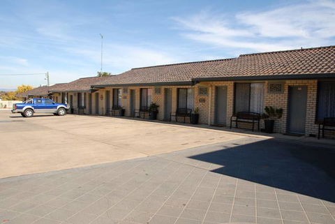 Cowra Crest Motel - Holiday Sunshine Coast 1