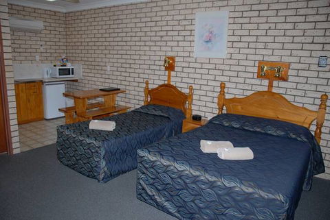 Cowra Crest Motel - Holiday Sunshine Coast 3
