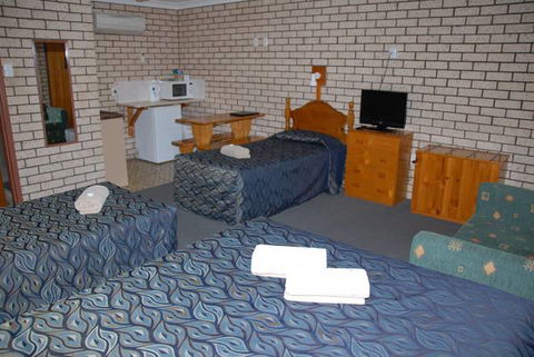 Cowra Crest Motel - Holiday Sunshine Coast 5