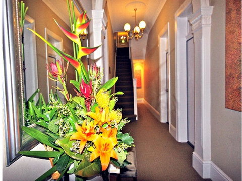 Cremorne Point Manor - Sunshine Coast Tourism 1