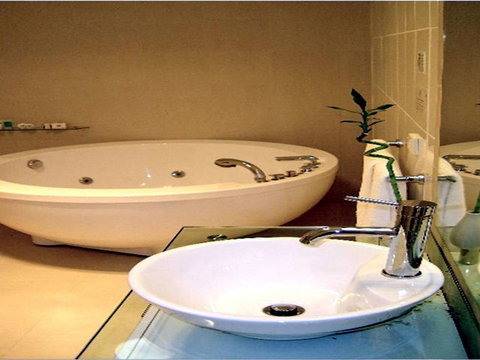 Cremorne Point Manor - Sunshine Coast Tourism 3