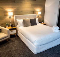 Crown Hotel - Holiday Sunshine Coast