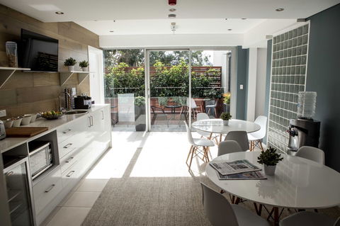 Crown Hotel - Holiday Sunshine Coast 3