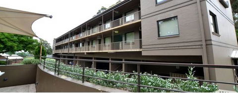 Crown Hotel Motel - Sunshine Coast Tourism 1