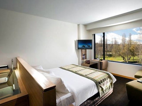 Crowne Plaza Canberra - Sunshine Coast Tourism 2
